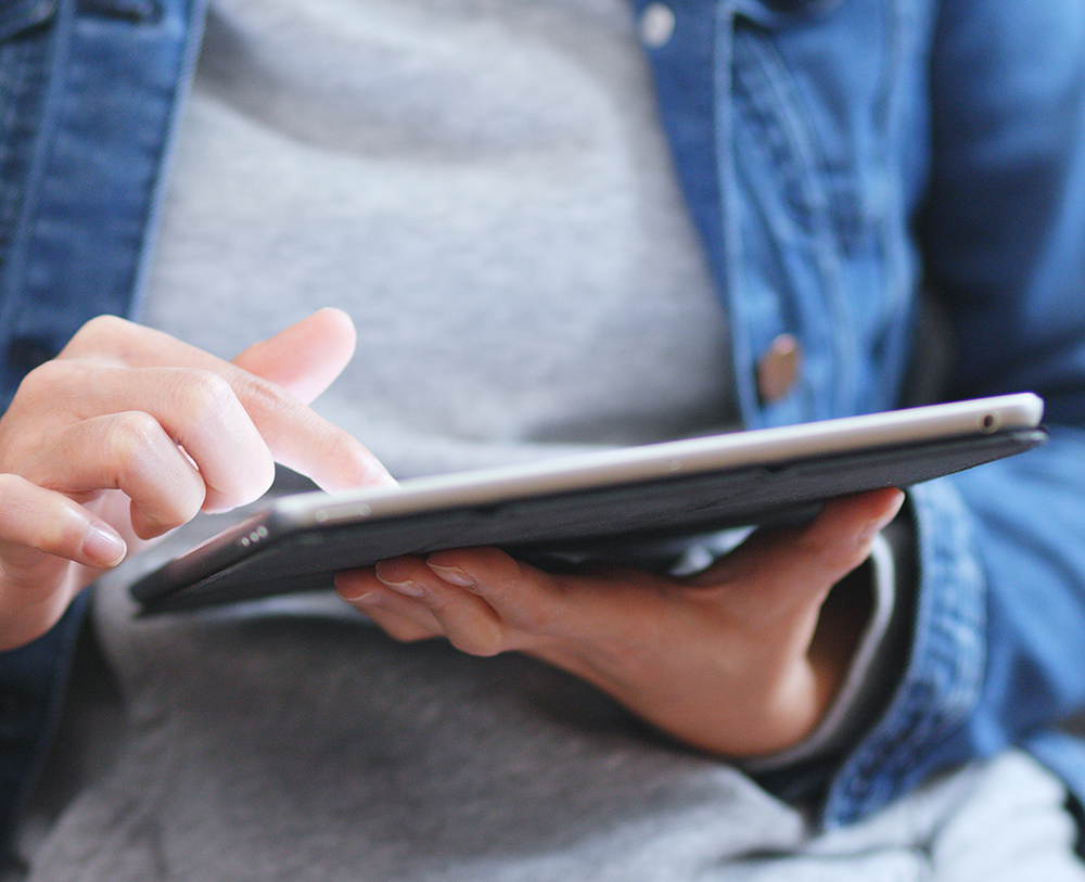 Online Check-in wird am Tablet erledigt 2